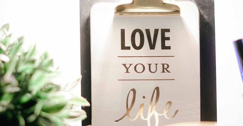 Coaching - Love Your Life Clipboard Decor